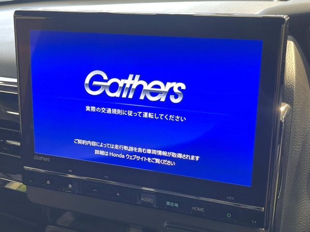 【純正ナビ】人気の純正ナビを装備しております。ナビの使いやすさはもちろん、オーディオ機能も充実！キャンプや旅行はもちろん、通勤や買い物など普段のドライブも楽しくなるはず♪