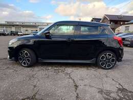 保証期間は6ヶ月及び期間内走行10000km以内です。プラスして有償の保証延長も可能です！詳しくは営業スタッフにお問い合わせください。