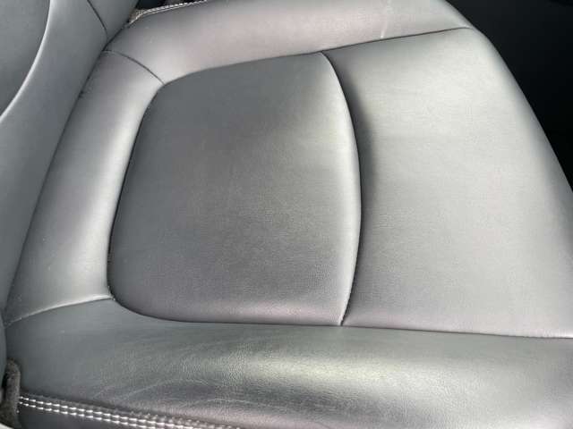 運転席は使用感などなく綺麗な状態です！匂いなど気になる方は是非ご来店ください！