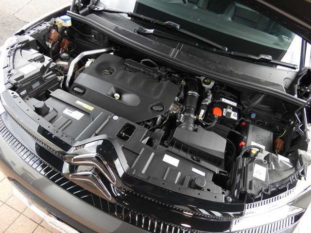 運転席マルチポイントランバーサポート　フロントシートヒーター　フロントヘッドレスト前後調整　純正8インチタッチスクリーン　18インチアロイホイール　右ハンドル　正規ディーラー車