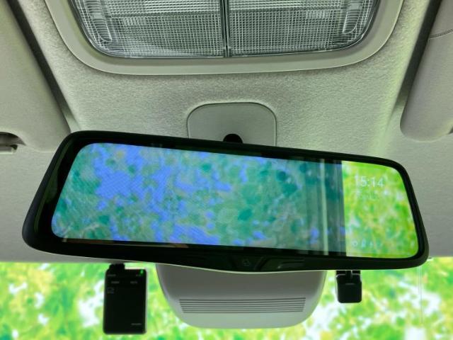 WECARSの展示場では実際に見て、触ってお車をお選びいただけます！知識の豊富な営業スタッフが様々なカーライフをご提案いたします！