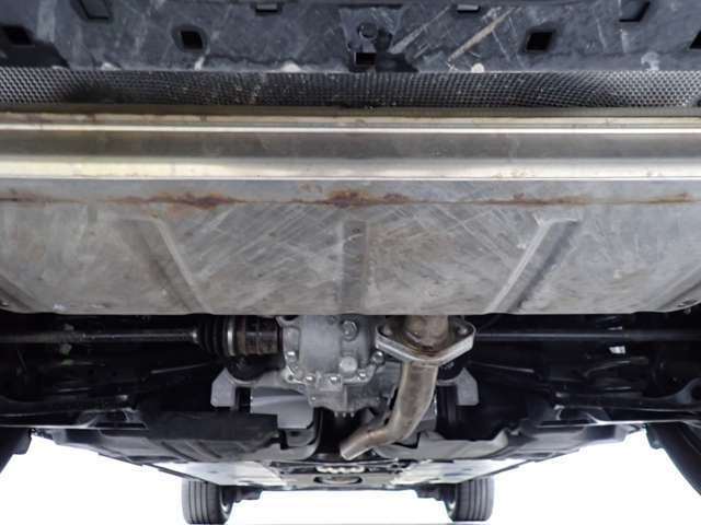 下回りもきれいな本州仕入の車両を揃えております♪　防錆オプションもご用意しておりますので、きれいなうちに施工はいかがですか？