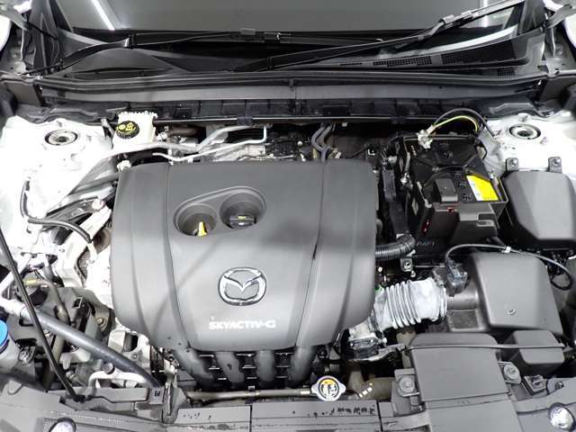 エンジンルームもきれいに清掃済みです♪　納車前にはエンジンオイルもしっかりと交換いたします！