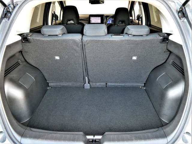 日常の買い物から休日の家族みんなの荷物まで、余裕で応えるラゲッジルーム☆