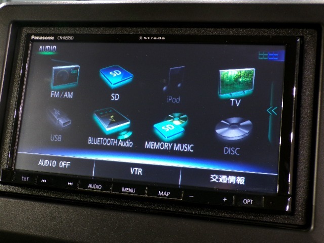 CD、DVD、Bluetooth、AM、FM、AUX、スマートフォン接続ができます。