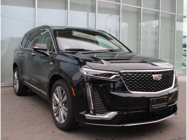 XT6のトランクスペースは、後席シートを倒さずともしっかりとしたスペースがありますが、長くて大きなものを載せる際には、後席まで倒すことにより、より広いスペースを作ることができます！