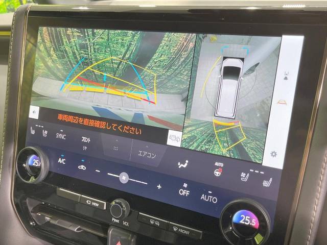 【パノラミックビューモニター】専用のカメラにより、上から見下ろしたような視点で360度クルマの周囲を確認することができます☆死角部分も確認しやすく、狭い場所での切り返しや駐車もスムーズに行えます。