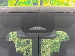 【プリクラッシュセーフティ】前方の車両等を検知し、衝突しそうな時は警報で注意を促し、ブレーキを踏む力をサポート。ブレーキを踏めなかった場合は衝突被害軽減ブレーキが作動、衝突回避をサポートします。