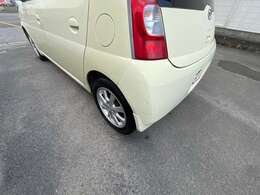 左側後ろにスリキズ有ります