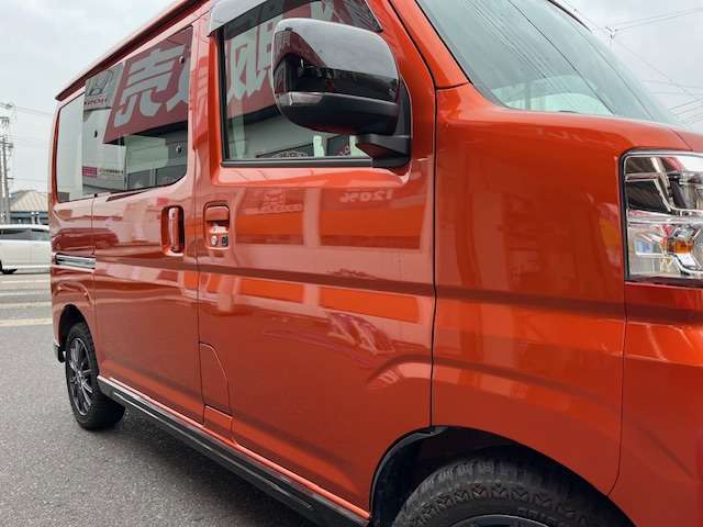 弊社の人気オリジナル特典！☆お客様に大好評な車のボディーを紫外線、小傷から保護する本格ガラス系ボディーコーティングを無料にて施工いたします☆