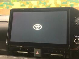 【10.5インチ　ディスプレイオーディオ】大画面のディスプレイはAppleCarPlayやAndroidAutoが利用可能。大きな画面でスマホナビアプリ等が利用いただけます♪