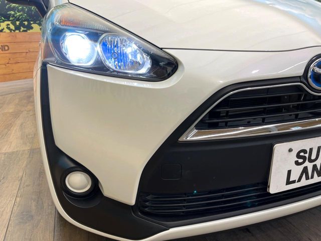 【LEDヘッドライト】悪天候や夜間走行時も良好な視界を確保し安心して運転できる高輝度LEDヘッドライトを装備！点灯速度が早く、消費電力も抑えられています。