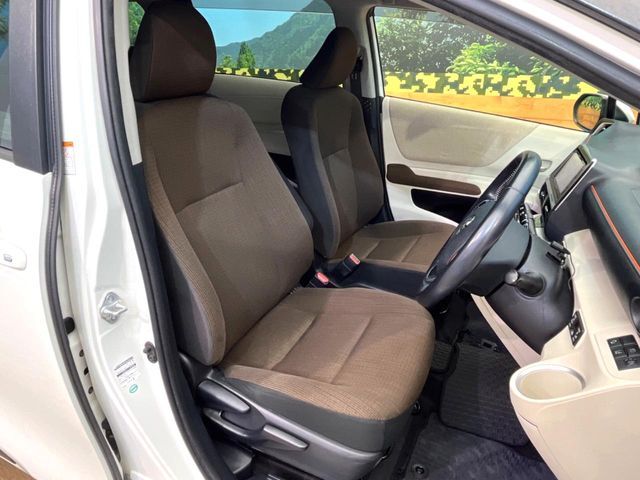 運転席シート廻りは使用感も少なく、良好な状態となっています。丁寧に使われていたことがよくわかりますね。