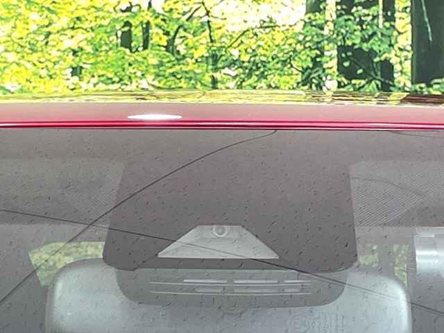 【トヨタセーフティセンス】走行中に前方の車両等を認識し、衝突しそうな時は警報とブレーキで衝突回避と被害軽減をアシスト。より安全にドライブをお楽しみいただけます。