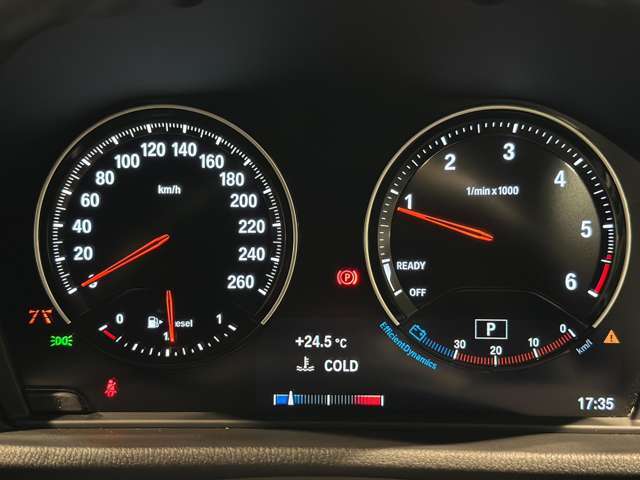 ボディ前面への飛び石跡はさほどみられず、入荷時の車内の状態とあわせて考えてみても、今まで荒っぽく乗られていたという印象は全くなく、丁寧に扱われていた固体です。