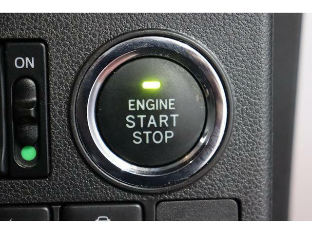 ☆エンジンスイッチ☆　電子カードを携帯し、ブレーキを踏みながらボタンを押すだけで、エンジンをかけることができます