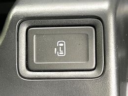 【パワースライドドア】スマートキーや運転席のスイッチでスライドドアの開閉が可能♪電動だから力を入れてドアを開ける必要が無く、小さいお子様でも、重い荷物を持っている時もラクに開け閉めできます♪