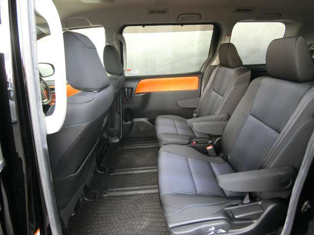 この車が気になるけどこの傷が・・なんてとき！ぜひご相談ください！自社鈑金工場にて格安補修してお渡しします！傷がある代わりに安くお出ししているお車もありますのでご了承ください・・・