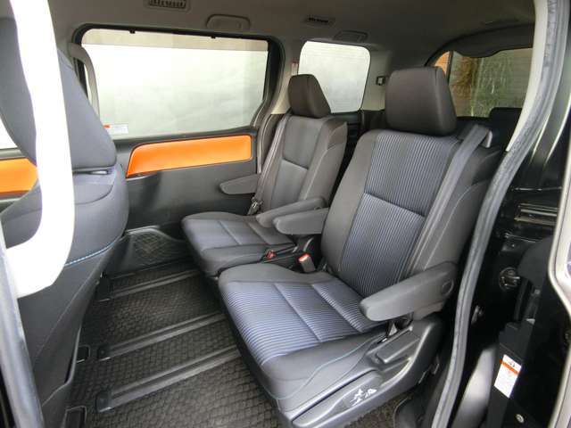 当社は車検と注文販売をメインに行っております。車検では無駄な交換等を行わない事で費用削減を行っております。また、在庫していないお車でも全国からお探し致します。お気軽にお問い合わせください。