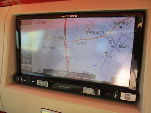 当社は関東陸運局指定整備工場を併設しています！　全員2級以上の整備士の国家資格を取得しています！　整備はお任せください！