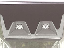 【スマートアシスト】走行中に前方の車両等を認識し、衝突しそうな時は警報とブレーキで衝突回避と被害軽減をアシスト。より安全にドライブをお楽しみいただけます。