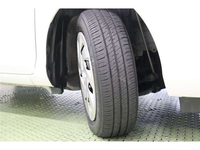 タイヤサイズ　175/65R15。