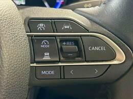 【アダプティブクルーズコントロール】高速走行時に前方のお車を追従してくれるので、長距離ドライブの疲労は大きく軽減されます。