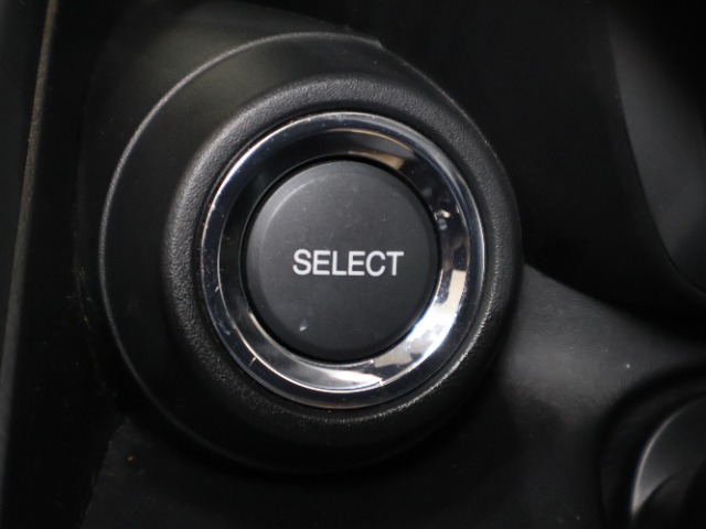 SELECTモードをオンにすると、アンビエントメーターが赤色に変化し、瞬間燃費表示がターボブースト表示に切り替わります！