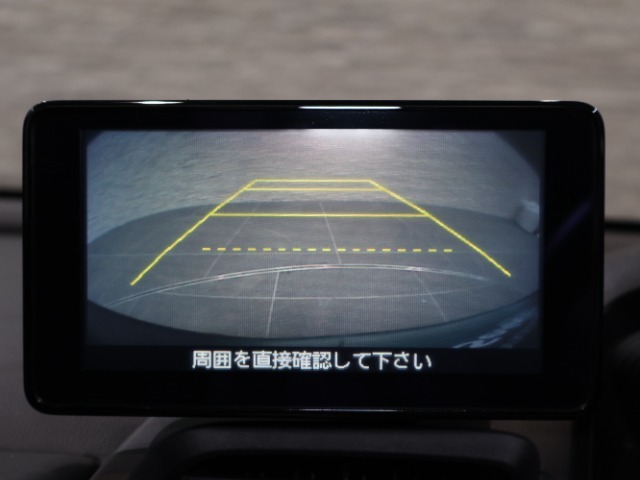 バックカメラが装備されており、後方の安全確認はもちろんのこと狭い場所での駐車や雨の日・夜間など視界の悪いコンディションでのストレスの軽減にもなります！