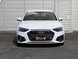 Audiの特徴シングルフレームグリルは力強さとエレガントな雰囲気を醸し出します。