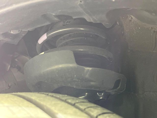 お車を安心してお乗りいただく為には、足回りの定期点検が欠かせません。サービスサポート（有償保証）では無料点検もご提供しており、安心のカーライフをお過ごしいただけるサポート体制が整っています。