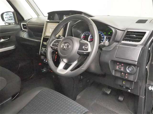 見通しのよいすっきりとした視界で、誰でも運転しやすいです。運転のしやすさは疲れにくさにも繋がりますよ♪