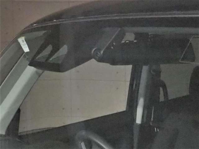万が一のトラブルのときにも役に立つドライブレコーダーを装備しています。側面衝突や幅寄せ・割り込み対策に！