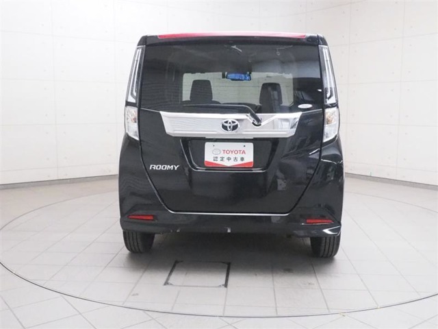 バックカメラが付いているので後方確認が非常にしやすいです。今や運転初心者も熟練者も必須装備！ついていて損はないですね♪