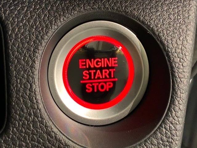 ワンプッシュでエンジンのスタート、ストップが出来て便利です。
