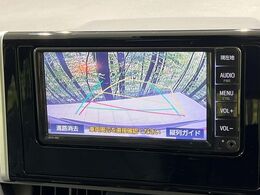 【バックカメラ】駐車時に後方がリアルタイム映像で確認できます。大型商業施設や立体駐車場での駐車時や、夜間のバック時に大活躍！運転スキルに関わらず、今や必須となった装備のひとつです！