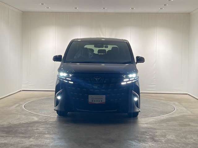明るいLEDライトで、暗い夜道の運転も快適に。