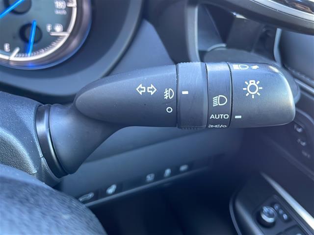 【　オートライト　】オートライトなのでライトの点け忘れを気にすることなく運転が出来ます♪