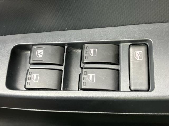 WECARSの展示場では実際に見て、触ってお車をお選びいただけます！知識の豊富な営業スタッフが様々なカーライフをご提案いたします！