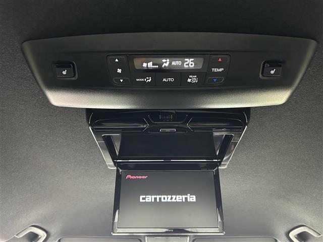 【後部座席操作部】後部座席を快適に過ごしていただくための便利な装備が付いています！