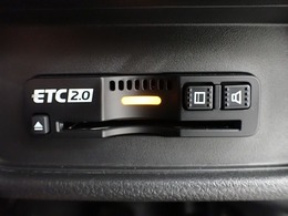 デザインスッキリのビルトイン『ETC』！高速道路の特典はもちろん、キャッシュレスなので料金所では徐行するだけで通過可能です！