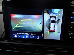 バックモニターつきで後方を確認しながら安心して駐車ができますね。　ノーマル　ワイド　トップダウンの3モードへ切替可能です。