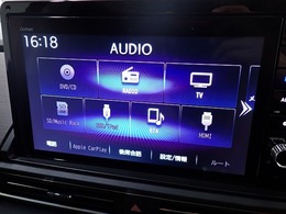 ホンダ純正ナビなのでダッシュボードにスッキリと収まっています。土地勘の無い所でも道に迷わず安心ですね！。AVも色々視聴でるのでドライブも楽しくなりますよ！