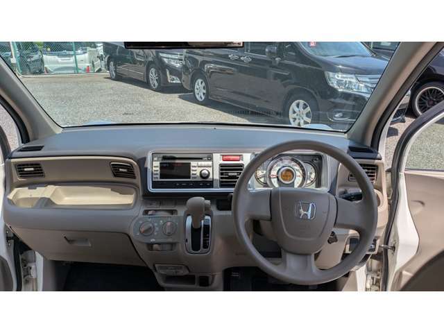全車両入庫時には一般道を実際に走行させてチェックします。不安なく販売させて頂く為にも徹底しています。走行管理システムチェック済の車両のみ仕入となり走行距離不明車両などはありませんのでご安心ください。