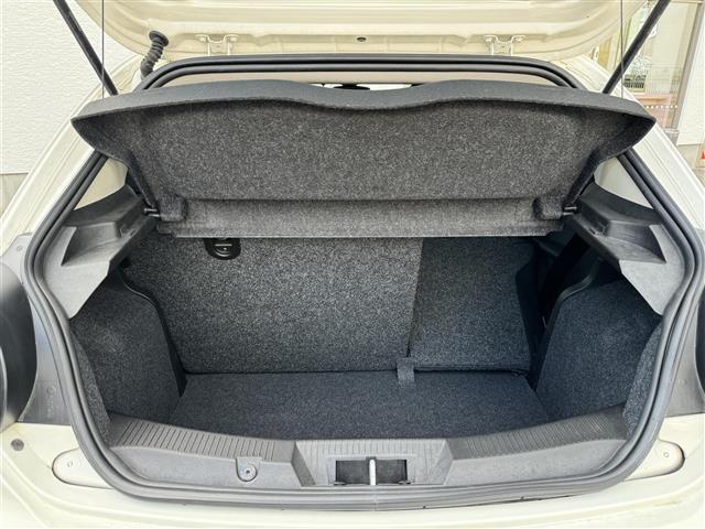 【トランク】積み込みやすくて、たっぷり積める荷室です。シートアレンジできるものは、乗車人数と荷物の量や大きさによってシートを動かすことができるので、より快適なドライブが可能です！