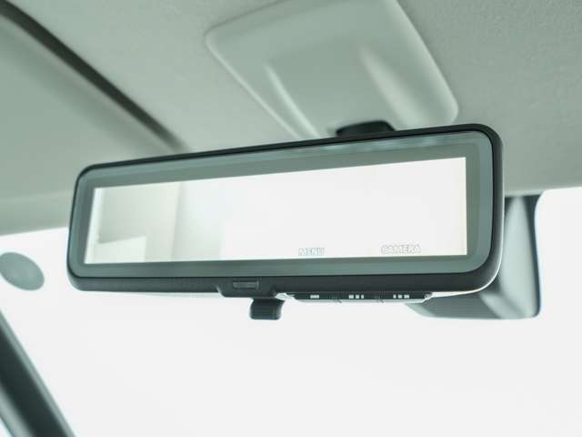 オプションの先進安全パッケージ装着☆デジタルルームミラー＋マルチアラウンドモニターで安全確認をサポート！