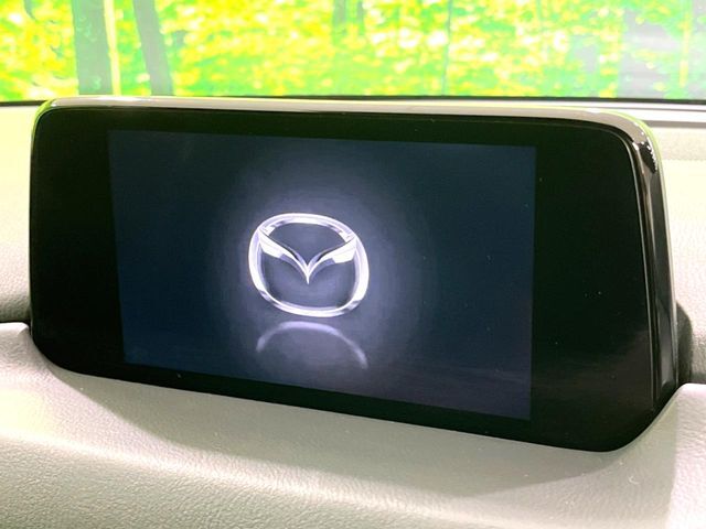【マツダコネクトナビ】車内の雰囲気にマッチした一体型タイプのナビ。各種車輌設定やBluetooth再生等、様々な機能が楽しめます。直感的なダイヤル操作が可能で、使い勝手も良好です。