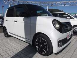 遮音機能付フロントウインドウガラスを採用。さらに、遮音材や吸音材を適切に配置することで、街中での加速や高速道路の走行でも室内へ流入するエンジン音を抑制し、より静かな室内空間を追求しています☆