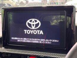【純正ナビ】人気の純正ナビを装備しております。ナビの使いやすさはもちろん、オーディオ機能も充実！キャンプや旅行はもちろん、通勤や買い物など普段のドライブも楽しくなるはず♪