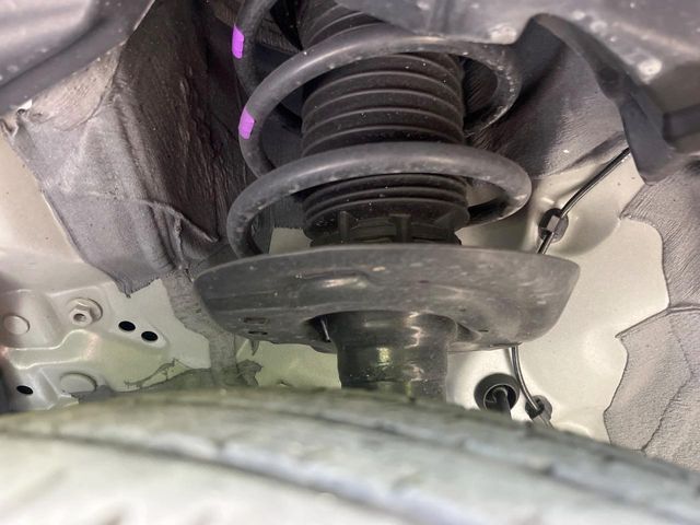 お車を安心してお乗りいただく為には、足回りの定期点検が欠かせません。サービスサポート（有償保証）では無料点検もご提供しており、安心のカーライフをお過ごしいただけるサポート体制が整っています。